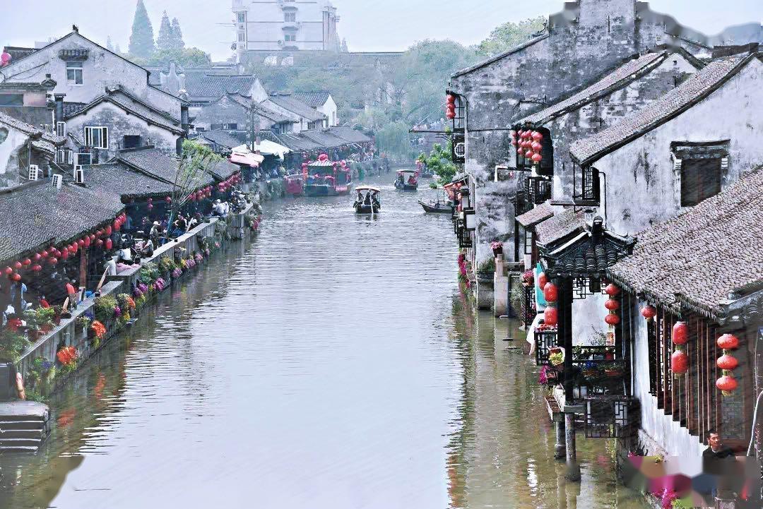 过年过节拿红包给父母，过年当然要给，可过节指的是中秋节这种吗？但这种不是买月饼粽子吗游戏画面